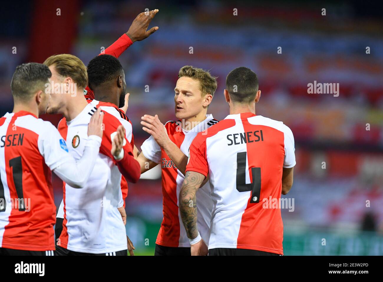 ROTTERDAM, NIEDERLANDE - JANUAR 20: Lutsharel Geertruida von Feyenoord, Bryan Linssen von Feyenoord, Mark Diemers von Feyenoord, Marcos Senesi von Feyeno Stockfoto