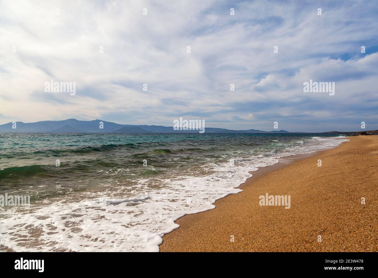 Sandstrand von Agios Prokopios an einem windigen Tag, auf der Insel Naxos, Kykladen, Griechenland, Europa. Stockfoto