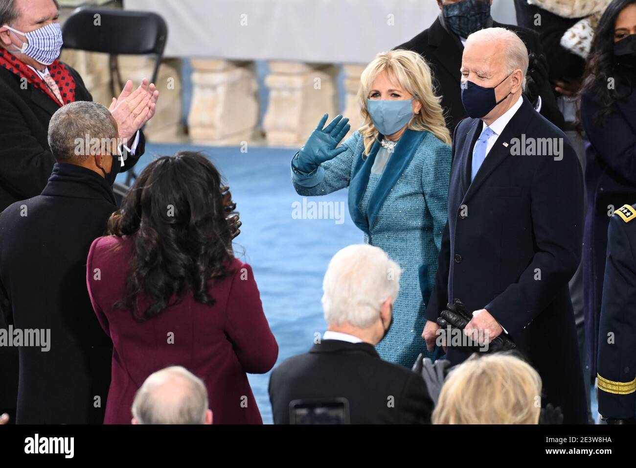 Washington, Usa. Januar 2021. DER DESIGNIERTE US-Präsident Joe Biden und die kommende US-First Lady Jill Biden kommen am Mittwoch, dem 20. Januar 2021, zur Vereidigung des 46. US-Präsidenten im US-Kapitol in Washington, DC an. Pool Foto von Saul Loeb/UPI Kredit: UPI/Alamy Live News Stockfoto