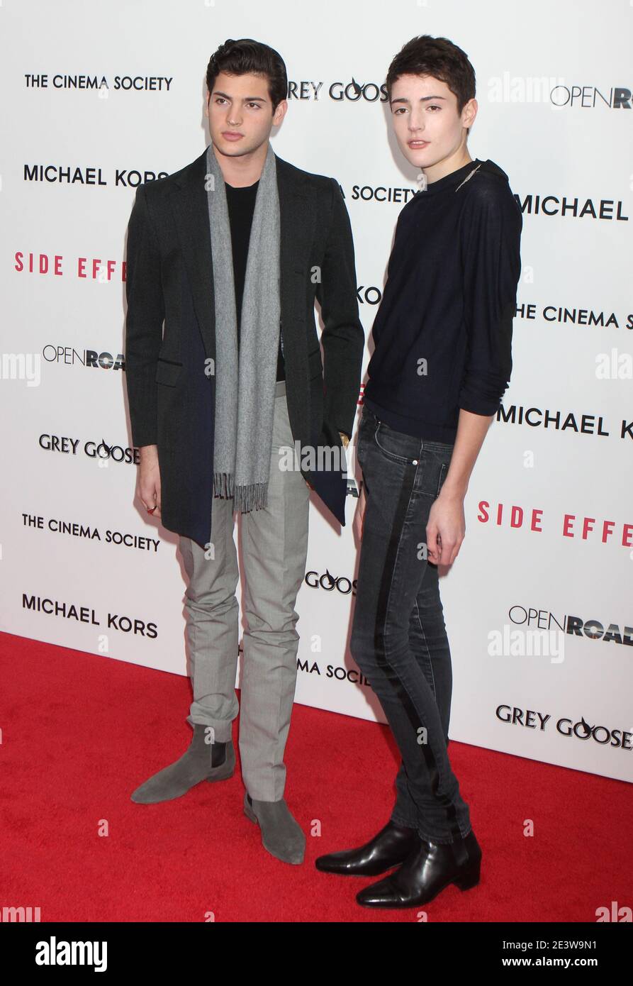 Peter Brent Jr. und Harry Brent besuchen die Premiere von 'Side Effects' am AMC Lincoln Square in New York City am 31. Januar 2013. Foto: Henry McGee/MediaPunch Stockfoto