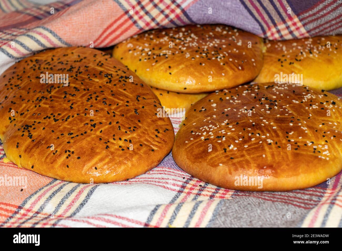 Frisch Gebackenes Brot. Warmes, leckeres Brot. Bäckerei und Gebäck Thema Stockfoto