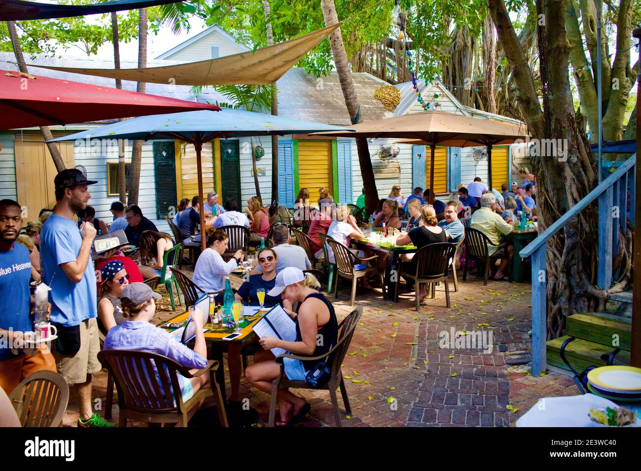 Blue Heaven Bar und Restaurant in Key West, FL, USA. Berühmte Destination Lage. Essen im Freien. Stockfoto