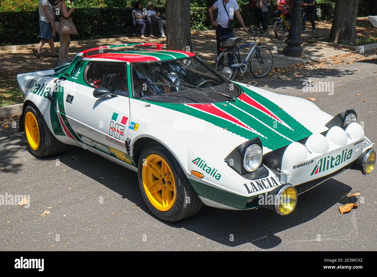 Sport und Rallye-Auto Lancia HF in alten seltenen Rennen Automobilausstellung.Italienische Marke Stockfoto