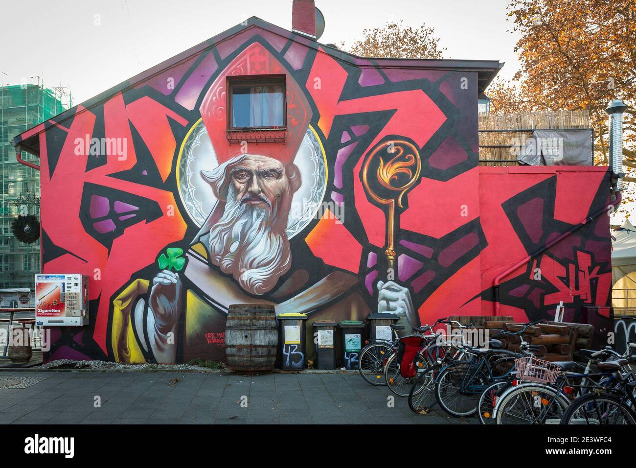 deutsch Graffiti Künstler Fall maclaim Wandbild st. patrick Stockfoto