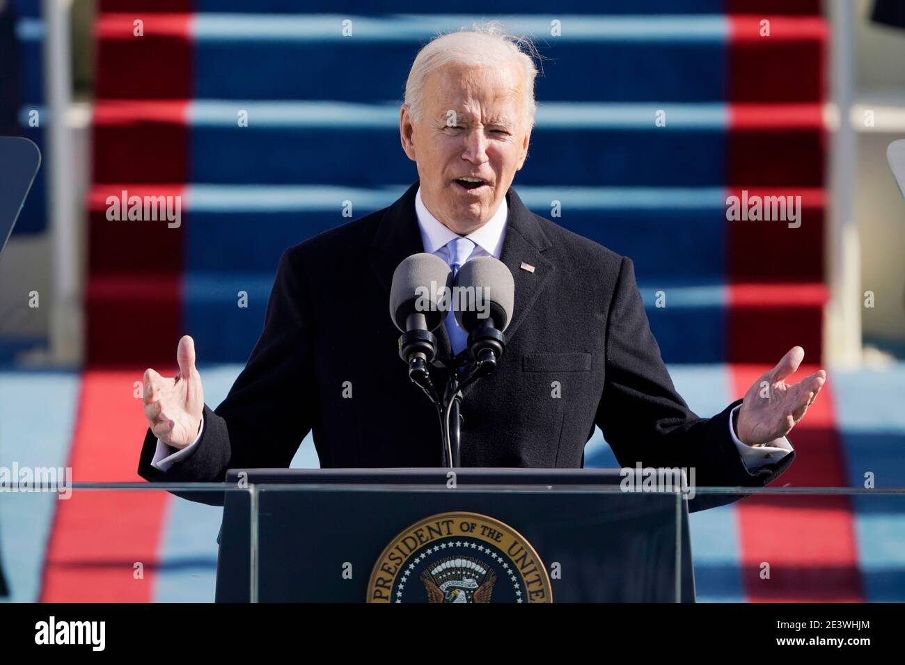 Präsident Joe Biden spricht während der 59. Amtseinführung des Präsidenten am Mittwoch, den 20. Januar 2021 im US-Kapitol in Washington (AP Photo/Patrick Semansky, Pool)/MediaPunch Stockfoto