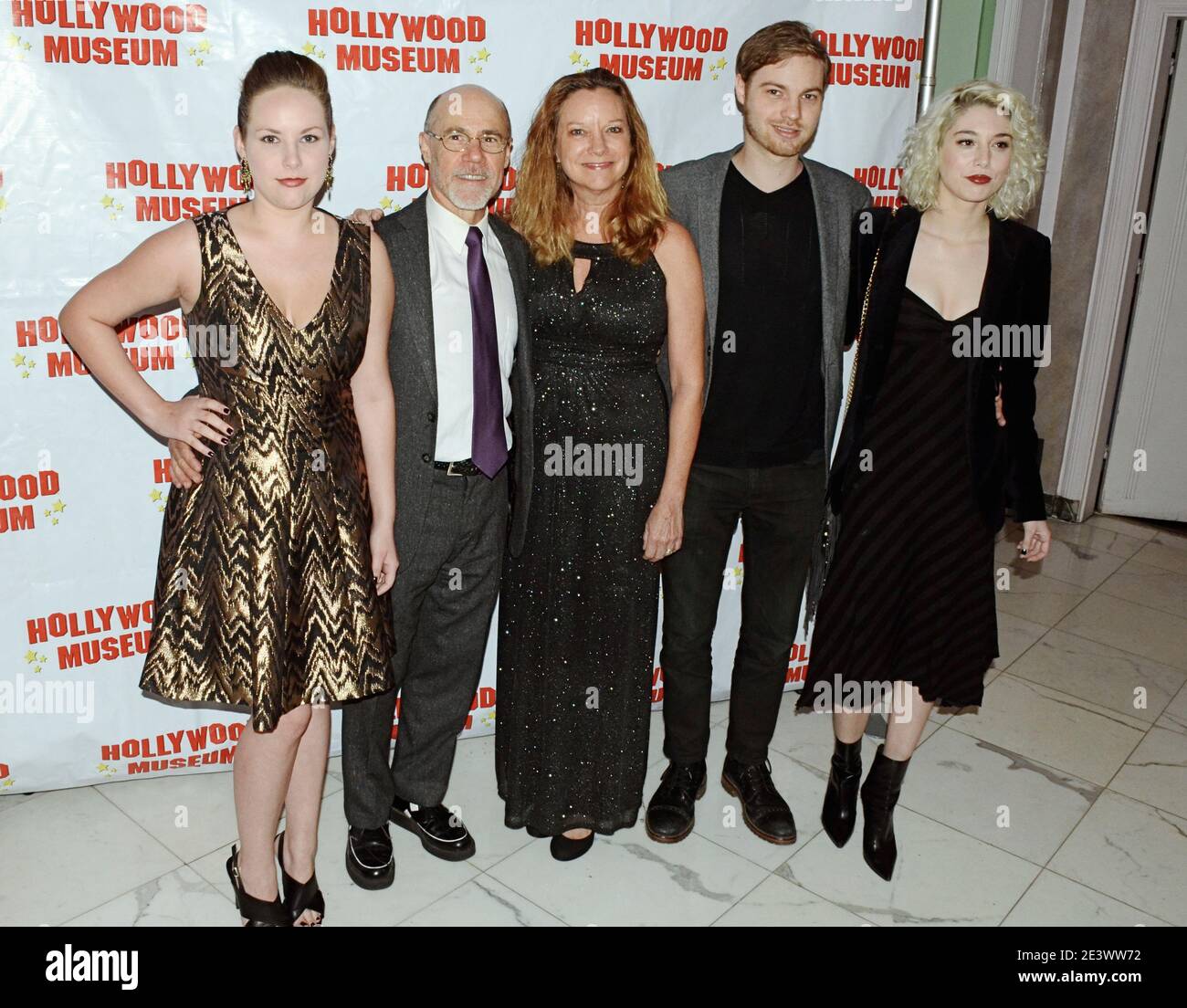 16. Februar 2016, Hollywood, Kalifornien, USA: Haily Livingston, Barry Livingston, Karen Huntsman-Livingston und Spencer Livingston besuchen das Hollywood Museum präsentiert ''Celebration of Entertainment Awards'' Special Award Season Exhibition Gala. (Bild: © Billy Bennight/ZUMA Wire) Stockfoto