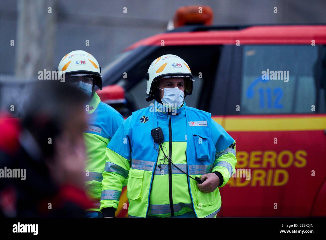 Madrid, Spanien. 20. Januar 2021: Eine große Gasexplosion sprengt am 20. Januar 2021 ein Gebäude in der Calle Toledo in Madrid, Spanien. Zumindest gibt es drei bestätigte Opfer der Explosion. Quelle: A. Meca/Alfa Images/Alamy Live News Stockfoto