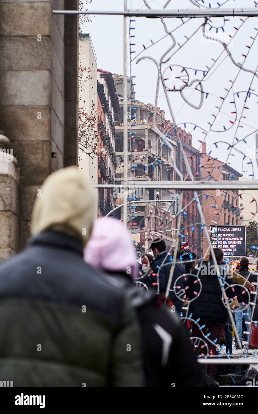 Madrid, Spanien. 20. Januar 2021: Die Explosion eines Gebäudes hinterlässt mindestens drei Tote und mehrere Verletzte. Es wurde vermutet, dass es durch Gaslecks verursacht wurde und es gibt immer noch eine Person, die am 20. Januar 2021 in Madrid, Spanien, in der Toledo Straße vermisst wird. Quelle: May Robledo/Alfa Images Stockfoto