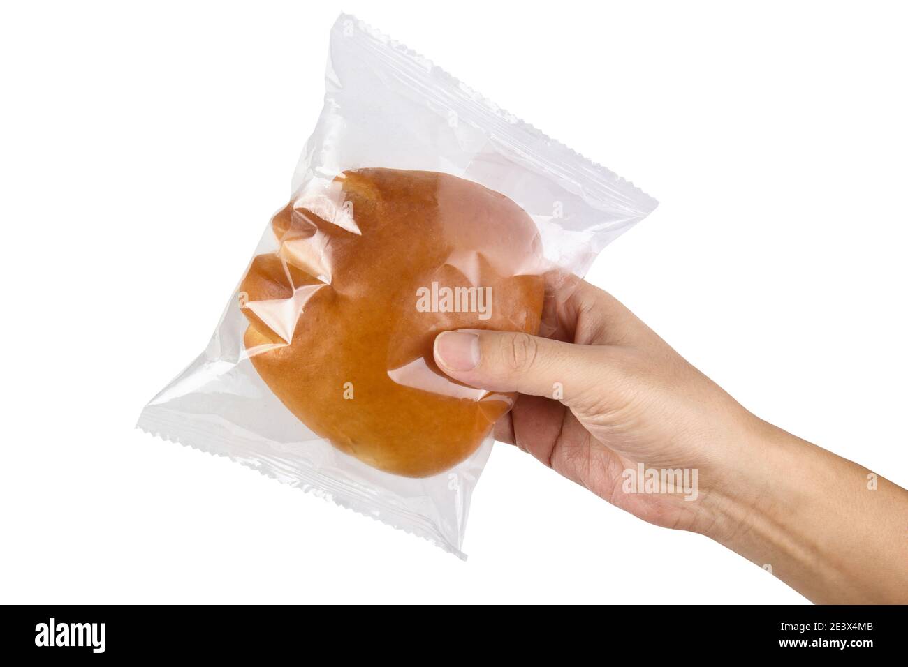 Hand halten transparente Plastiktüte mit Brot isoliert auf weiß Mit Beschneidungspfad Stockfoto