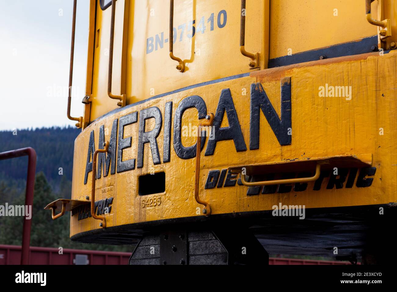 Die Eisengewichtsplatte auf einem BNSF American Hoist & Derrick Co., Modell 840 DE, 40-50 Tonnen, Diesel-Elektro-Lokomotive Crane, ca., auf den Gleisen am Stockfoto