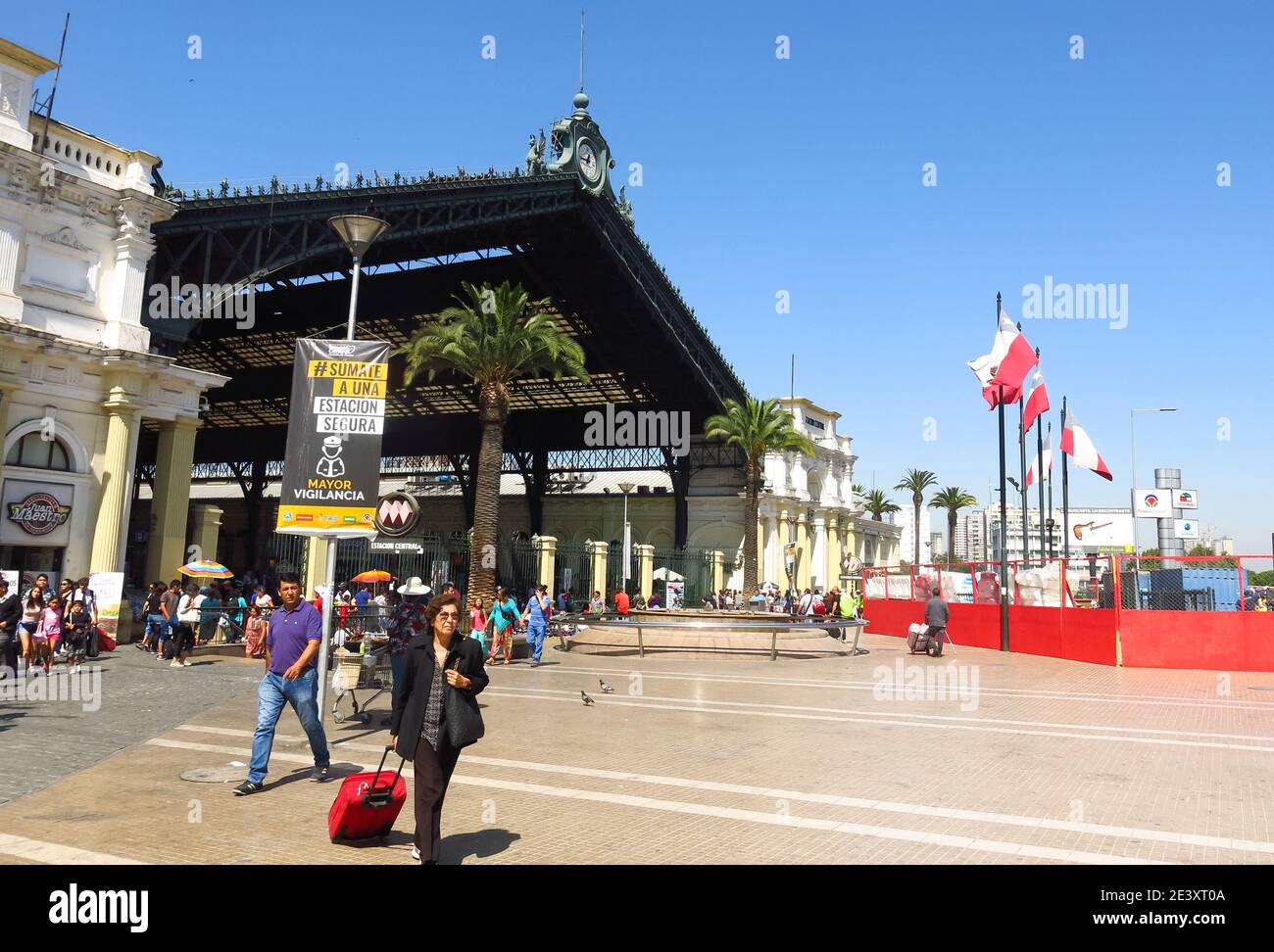 Santiago, Chile - Januar, 24: Außenansicht der Hauptbahnhof von Santiago de Chile, auf Alameda Avenue. Diese Station ist der wichtigste der t Stockfoto