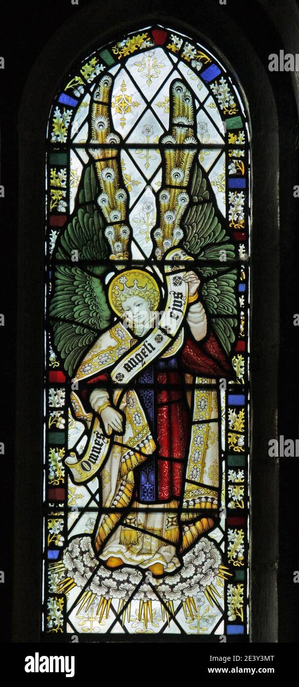 Ein Buntglasfenster von C E Kempe & Co mit einem Engel, St. Michael's Church, Barton, in der Nähe der Pooley Bridge, Cumbria Stockfoto