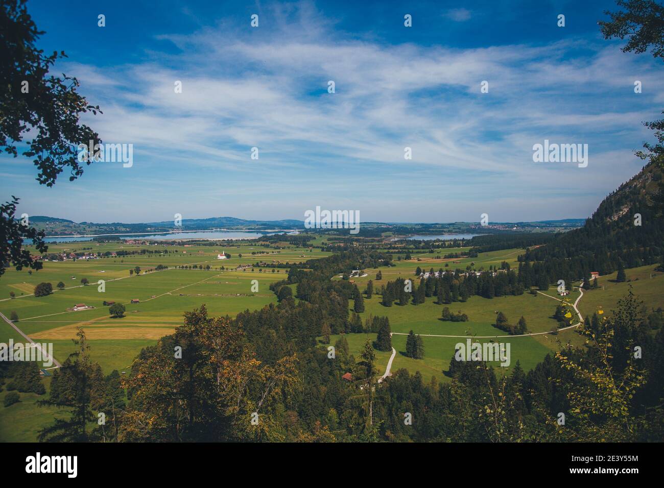 Schöne Aussicht auf der Straße zum Schloss Neuschwanstein, Alpenlandschaft, Bayern Deutschland Stockfoto