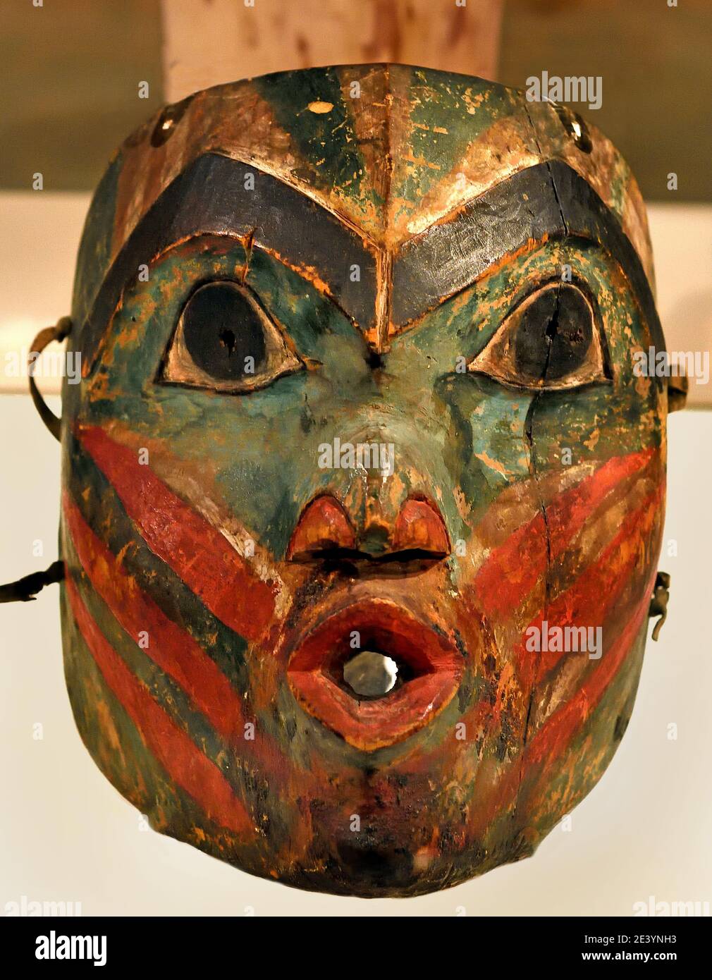 Maske 1800-1850 Kultur Tlingit, Kanada, Kanada, Kanada, USA, USA, NORDWESTKÜSTE, ALASKA Stockfoto