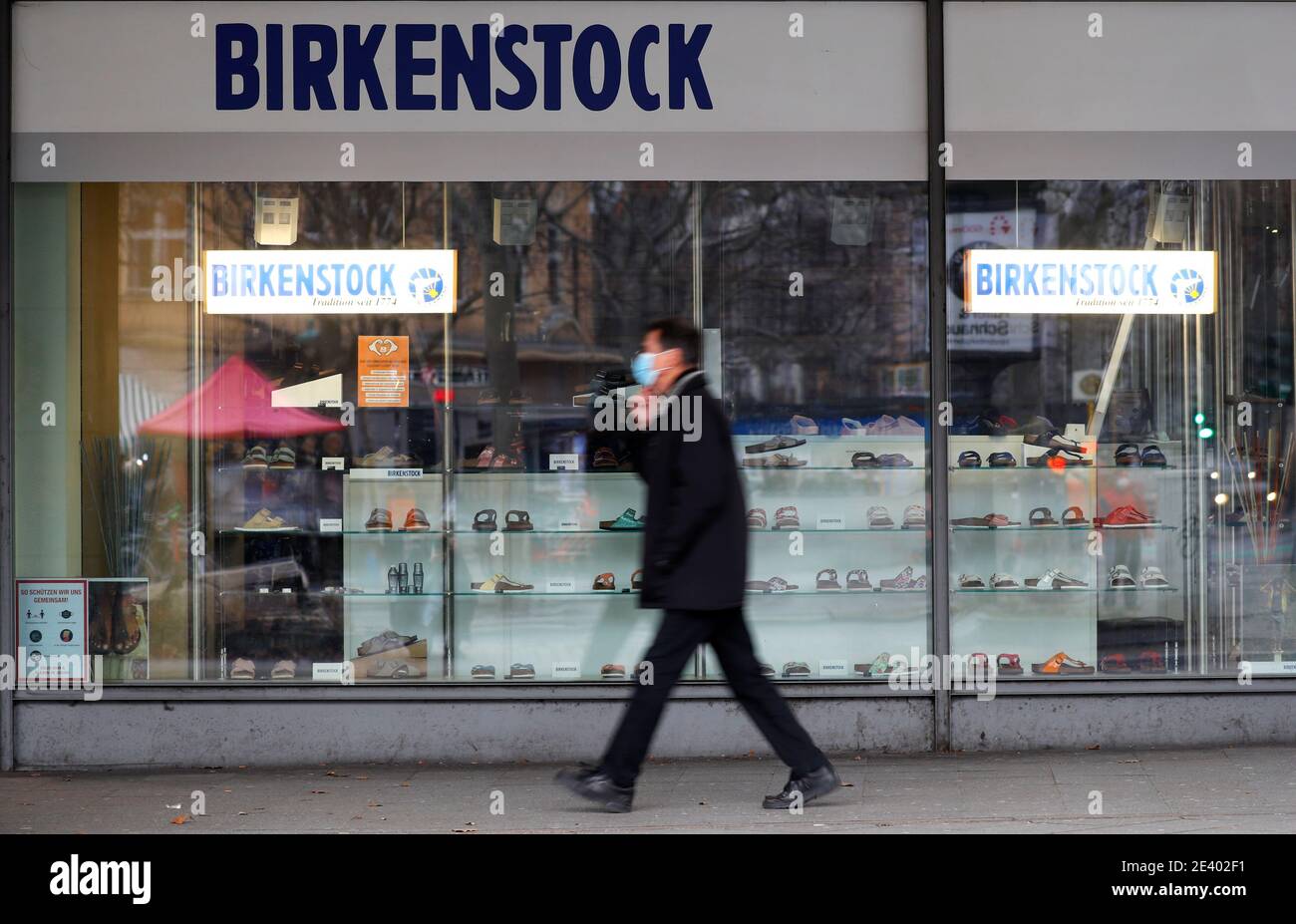Birkenstock laden -Fotos und -Bildmaterial in hoher Auflösung – Alamy