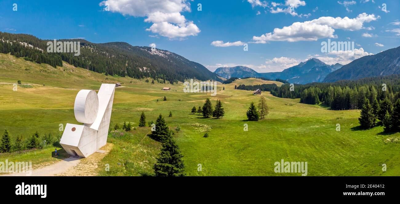Le Petit-Bornand-les-Glieses (Südostfrankreich): Emile Gilioli's Nationaldenkmal für den Widerstand auf der Ebene von Glieses Stockfoto