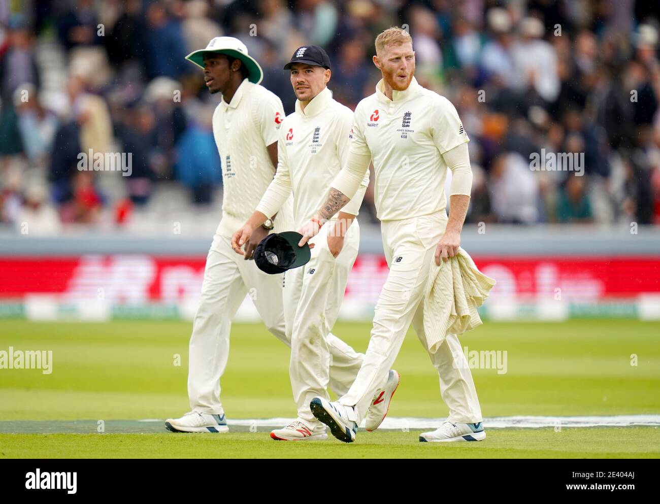 Datei-Foto vom 16-08-2019 von Englands Jofra Archer, Rory Burns und Ben Stokes. Ausgabedatum: Donnerstag, 21. Januar 2021. Stockfoto