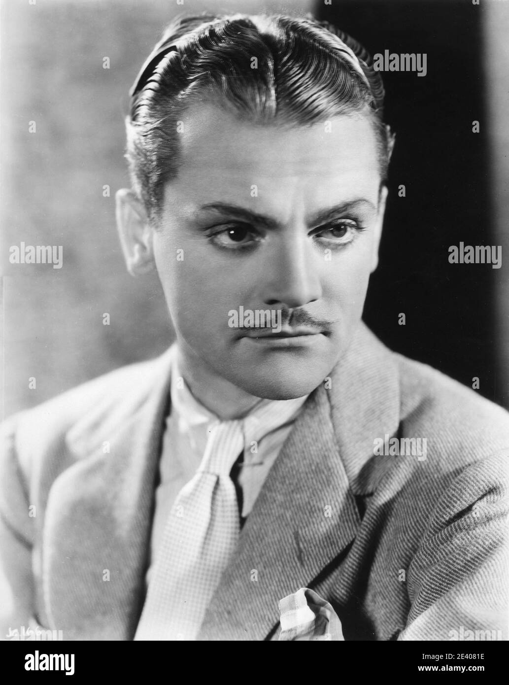 JAMES CAGNEY Werbeportrait für LADY KILLER 1933 Regisseur ROY DEL RUTH Story The Finger man von Rosalind Keating Shaffer Kostümdesign Orry-Kelly Warner Bros. Stockfoto