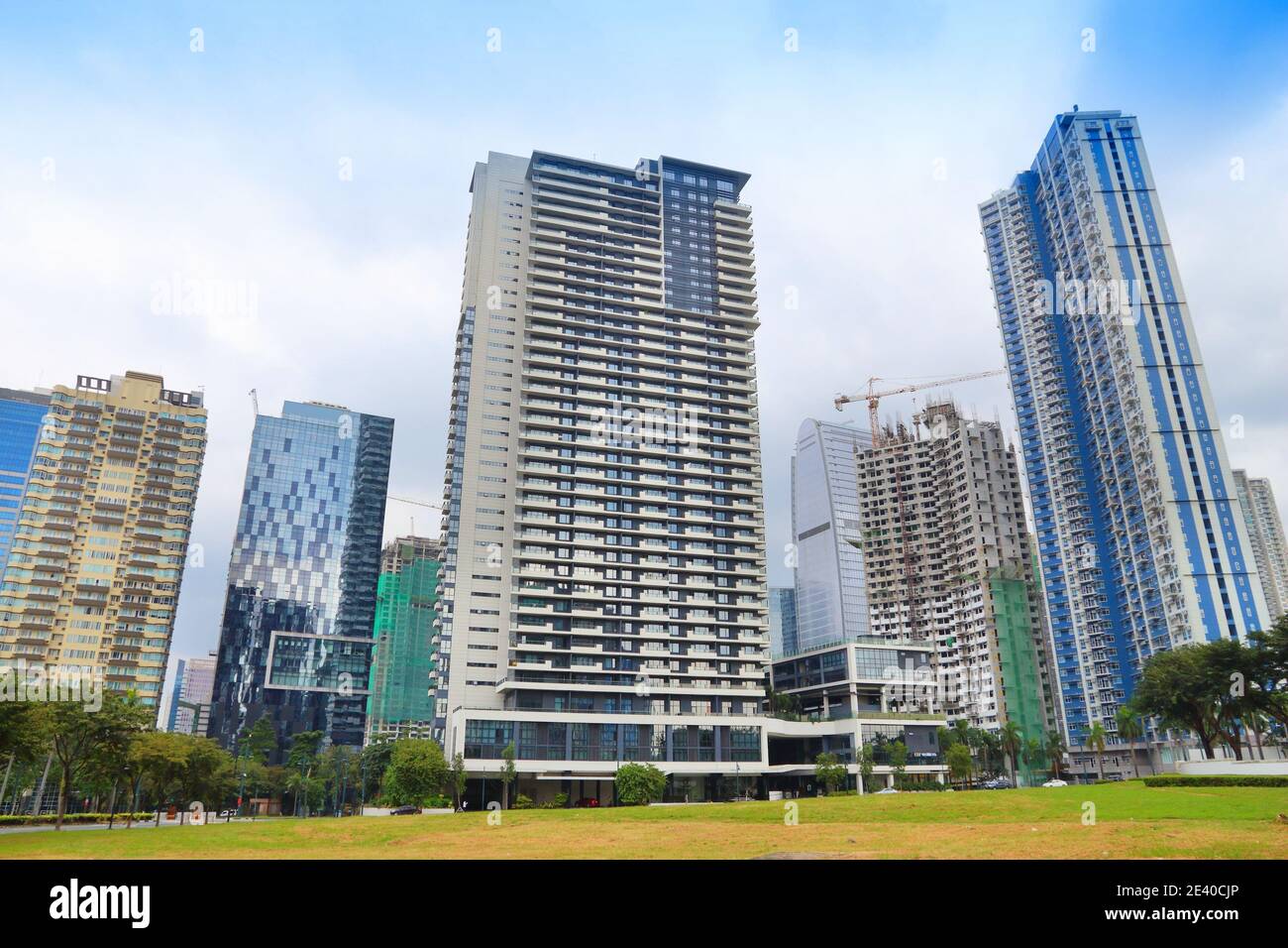 Skyline des Bonifacio Global City Distrikts in Taguig, Greater Manila, Philippinen. Stockfoto