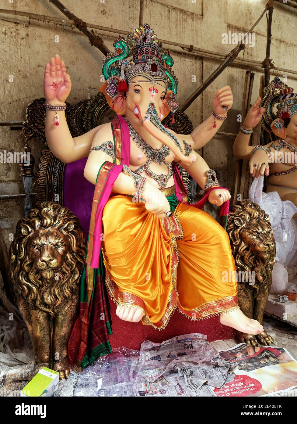 18 Aug 2019 in der Werkstatt der hinduistische Gott Ganesha Idol, mit POP Material, für den Gottesdienst im Ganesh chathurthi Mumbai Maharashtra Indien Stockfoto