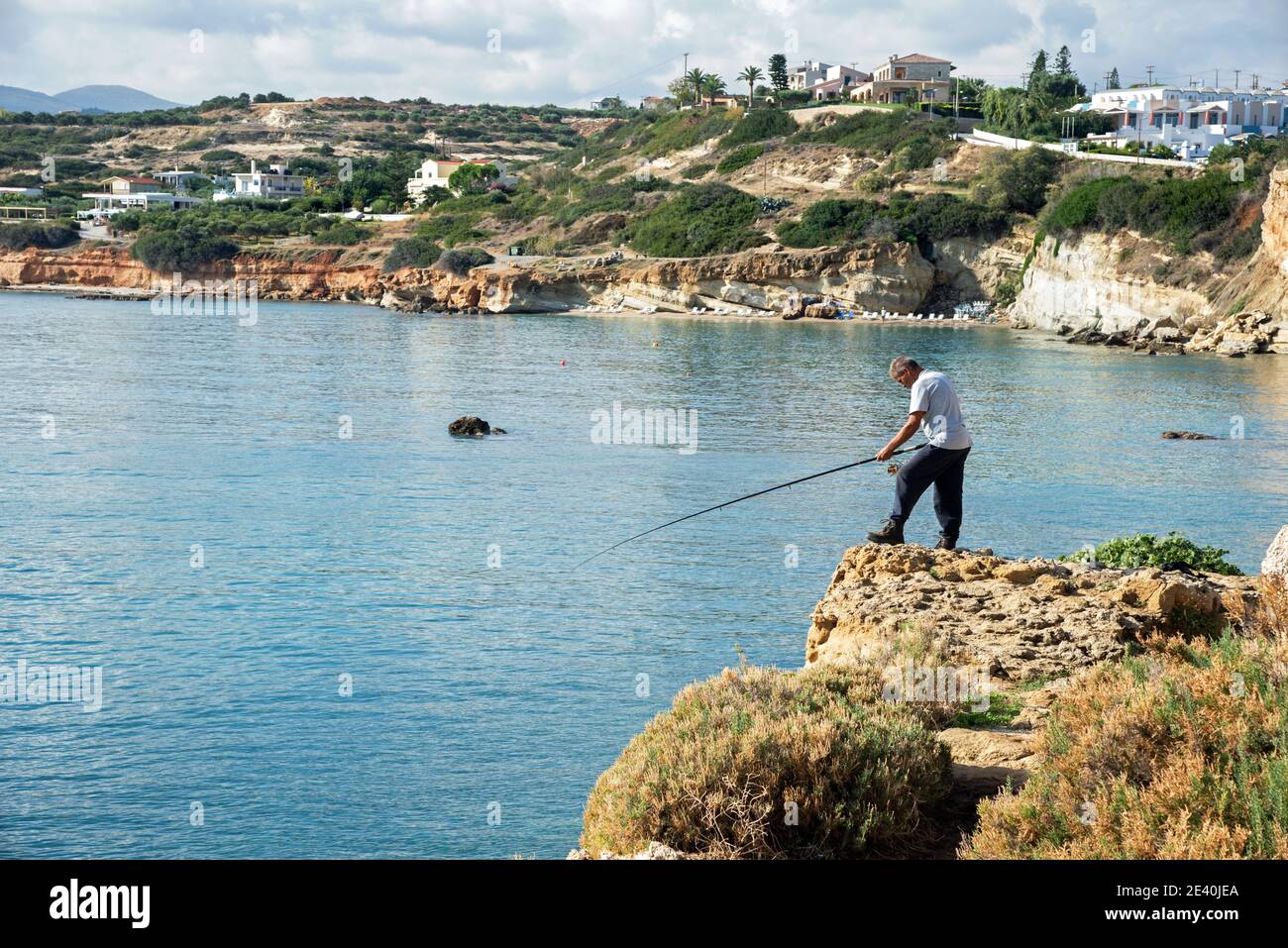 Saradari Cap, Kreta, Griechenland - 24. Oktober 2020. Fischer auf Saradari Cap auf Kreta, Griechenland Stockfoto