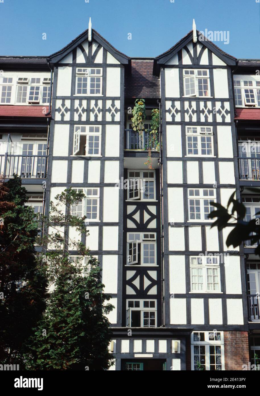 1920 Fachwerkblock mit Wohnungen, Holly Lodge Estate in london mddx Stockfoto