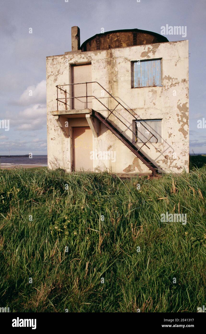 Nur Fassade des Gebäudes verbleibenden Treppe auf dem Wasser, blythe northumberland Stockfoto