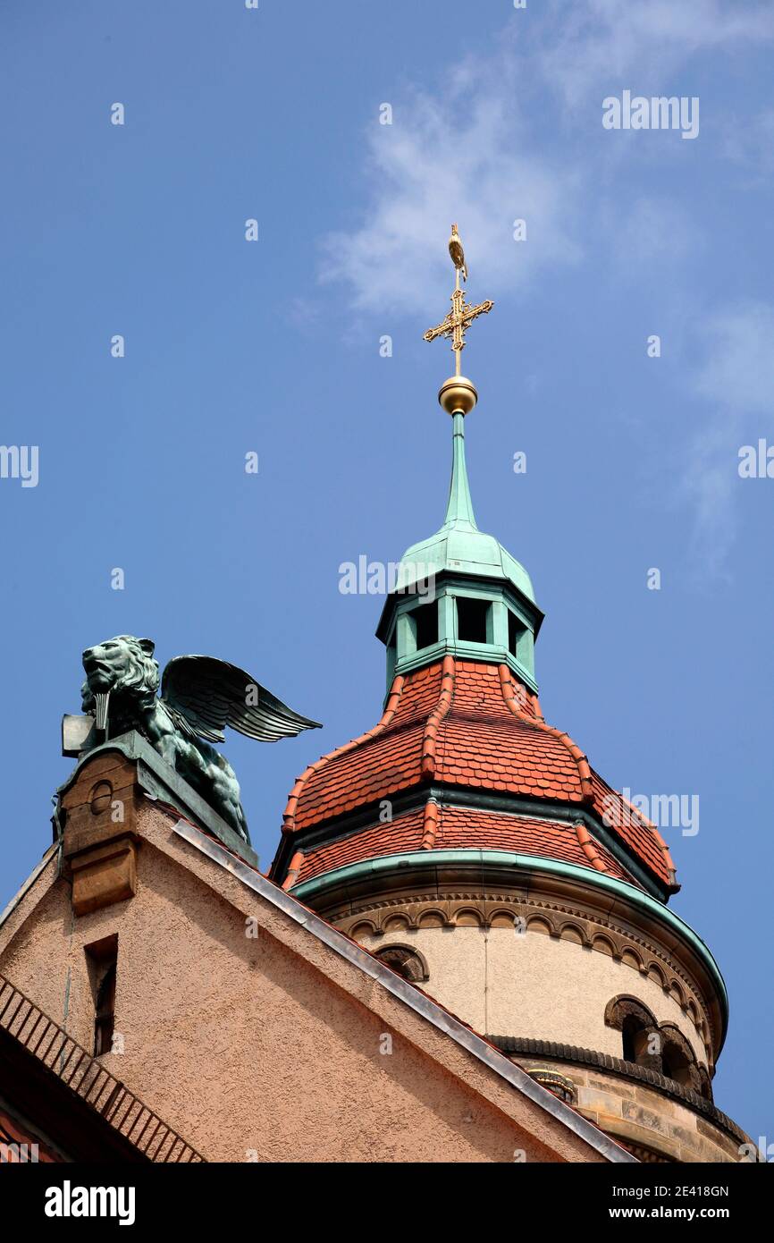 Markuslöwe am Westgiebel und Turm Stockfoto
