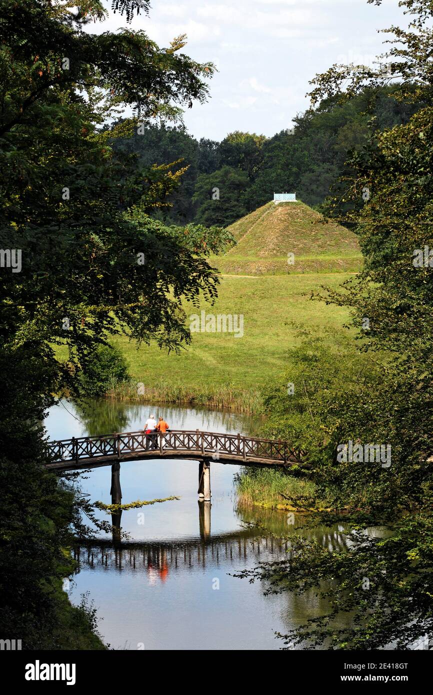 Blick vom Hermannsberg auf die Landpyramide Stockfoto