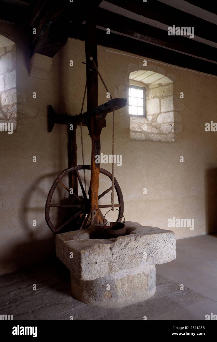 Brunnens in Untergeschoß Stockfoto