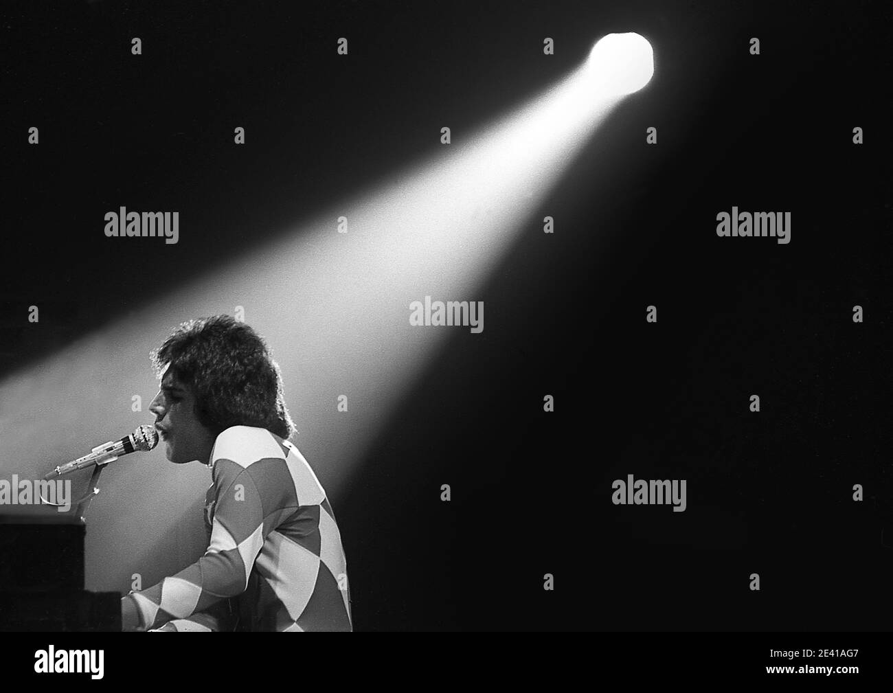 Freddie Mercury von Queen. British Rock Band.Llve Gig in Southampton Gaumont 26/5/1977. 'Summer Tour 77' Stockfoto