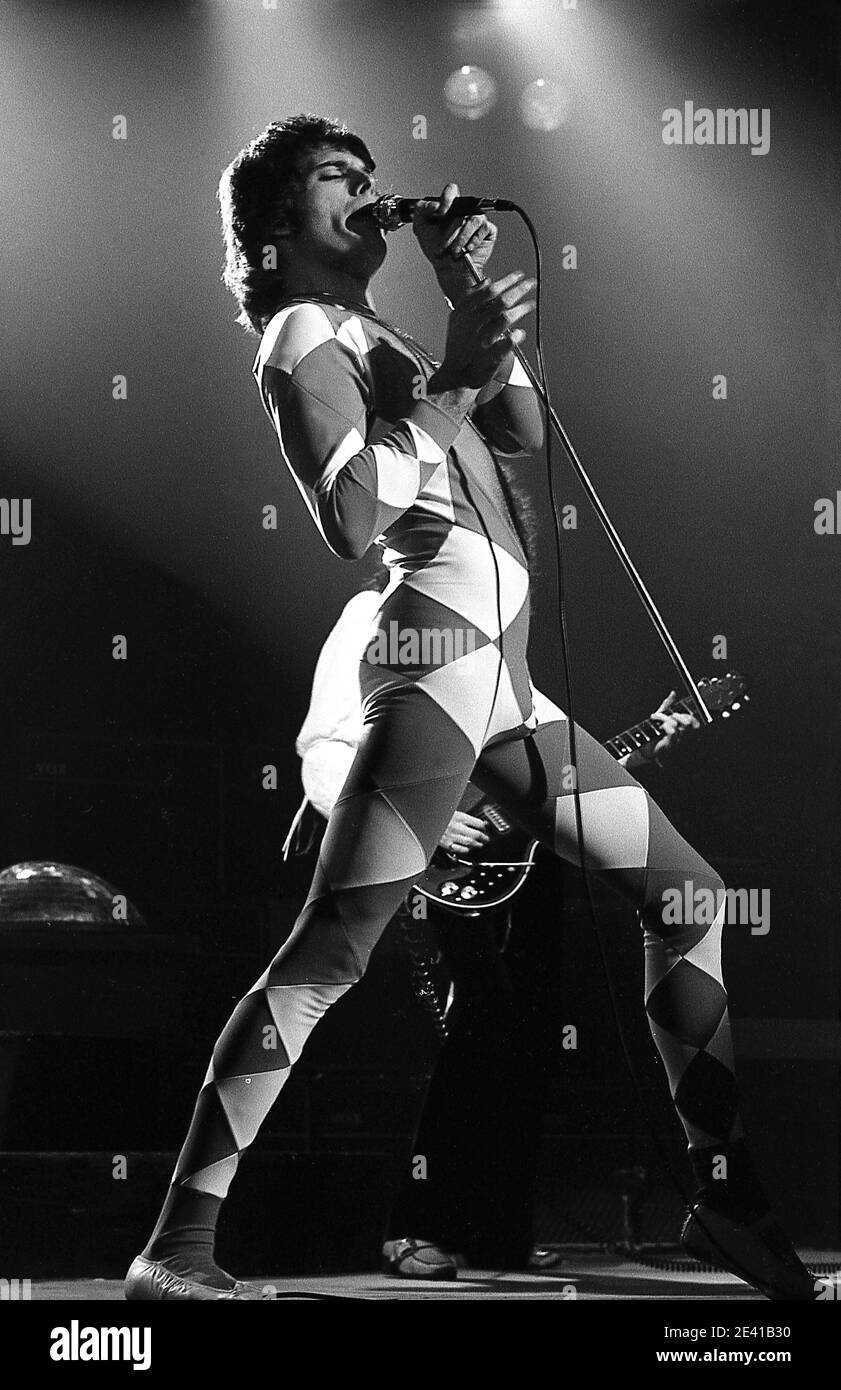 Freddie Mercury von Queen. British Rock Band.Llve Gig in Southampton Gaumont 26/5/1977. 'Summer Tour 77' Stockfoto