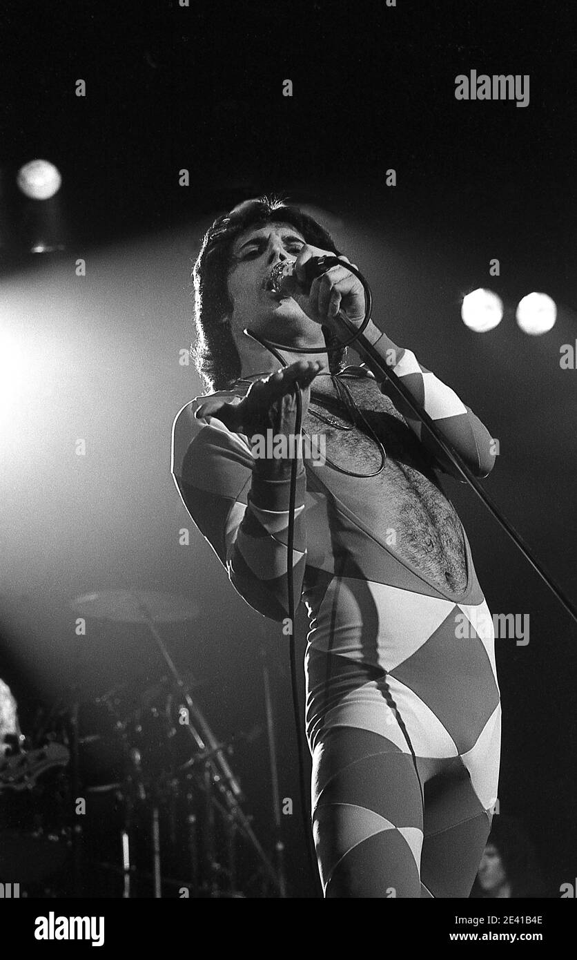 Freddie Mercury von Queen. British Rock Band.Llve Gig in Southampton Gaumont 26/5/1977. 'Summer Tour 77' Stockfoto