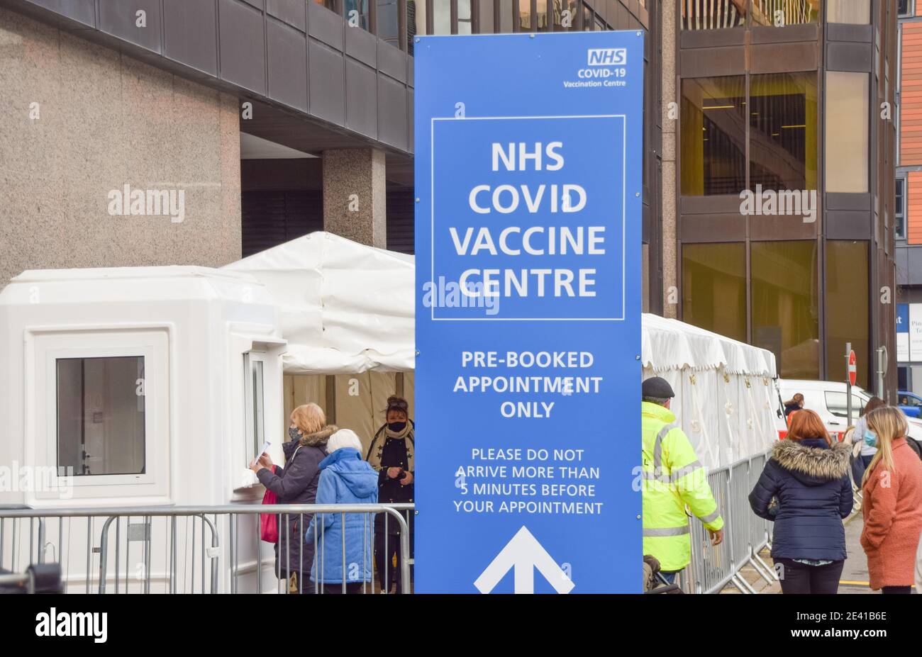 London, Großbritannien. Januar 2021. Das NHS covid-19 Impfzentrum in Wembley.mehrere Massenimpfstellen wurden in England eröffnet, während die Regierung ihr Coronavirus-Impfprogramm einführt. Kredit: SOPA Images Limited/Alamy Live Nachrichten Stockfoto