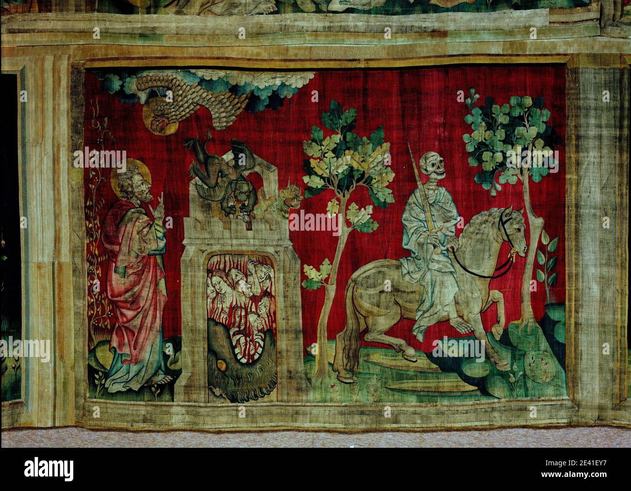 La Tenture de l'Apocalypse d'Angers, Quatrième sceau : le cheval livide et la mort (1,60 x 2,30m), das vierte Siegel: das fahle Pferd und der Tod Stockfoto