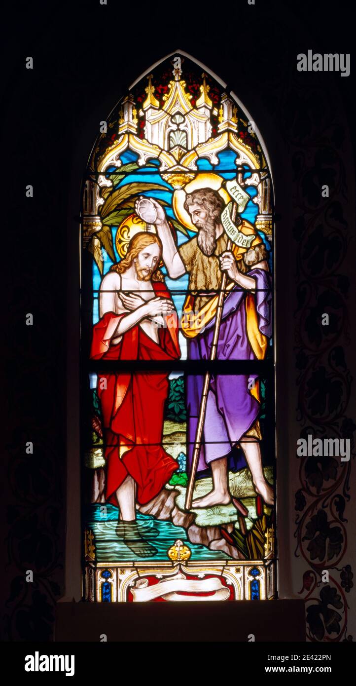 Glasfenster in der Taufkapelle, Taufe Jesu Stockfoto