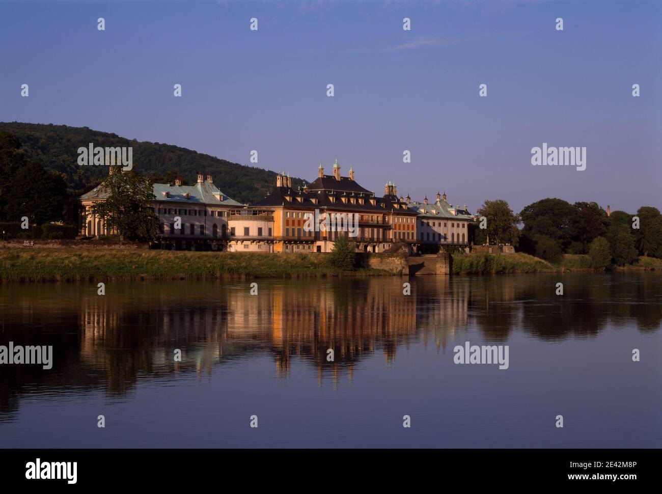 Blick Über Die Elbe Stockfoto