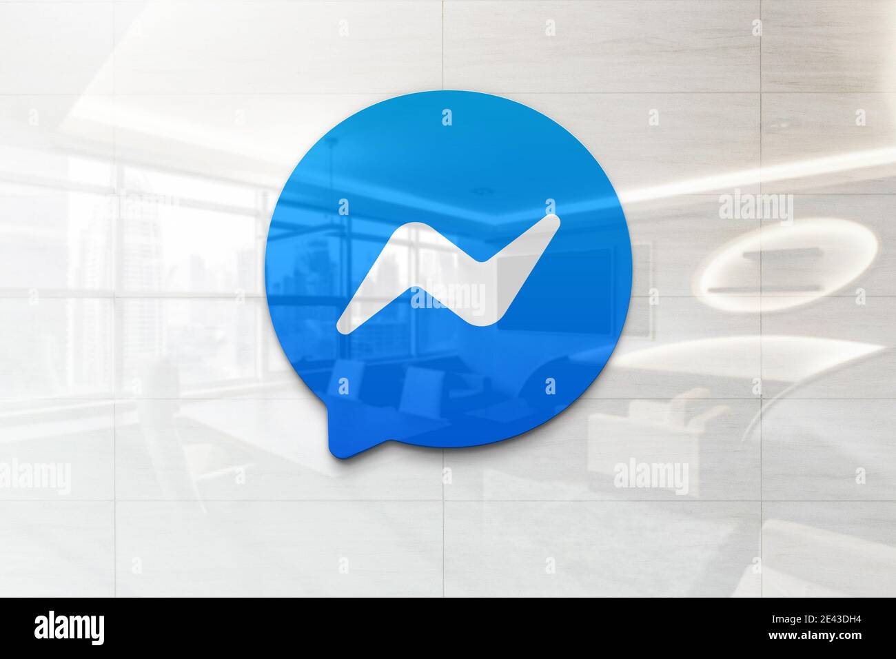 facebook Messenger Logo auf der Business Wall Stockfoto