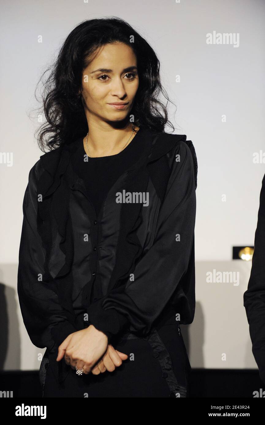 Rachida Brakni posiert während des Internationalen Krimifilmfestivals in Beaune, Zentralfrankreich am 5. April 2009. Foto von Mehdi Taamallah/ABACAPRESS.COM Stockfoto