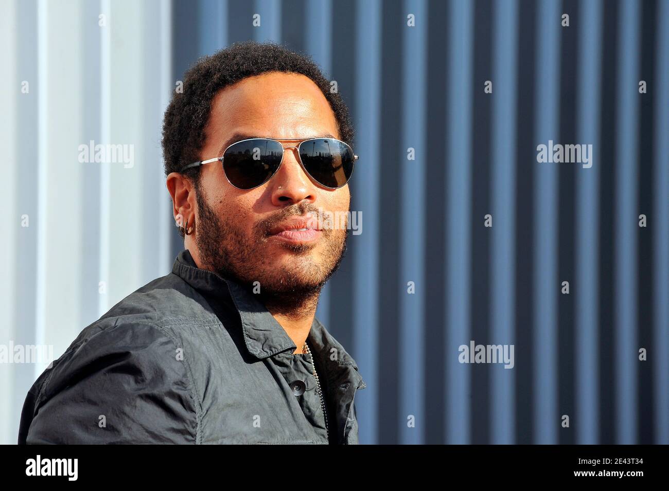 US-Sänger Lenny Kravitz wirbt für seine bevorstehende Europatour und den Start von 'Let Love Rule 20th Anniversary' im TSF Studio in Aubervilliers (Nord-Paris), Frankreich am 6. April 2009. Foto von Stephane Reix/ABACAPRESS.COM Stockfoto