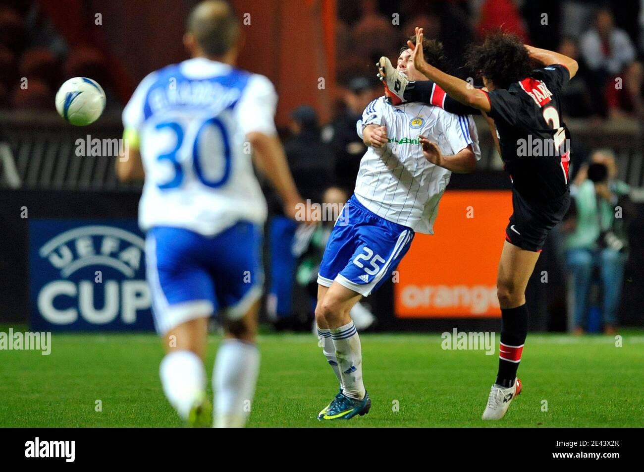 Ceara von Paris Saint Germain kämpft für den Ball mit Artem Milevskiy von Dynamo Kiew während des UEFA-Cup-Viertelfinalmatches im Parc des Princes-Stadion, Paris, Frankreich, 9. April 2009. Foto von Stephane Reix/ABACAPRESS.COM Stockfoto