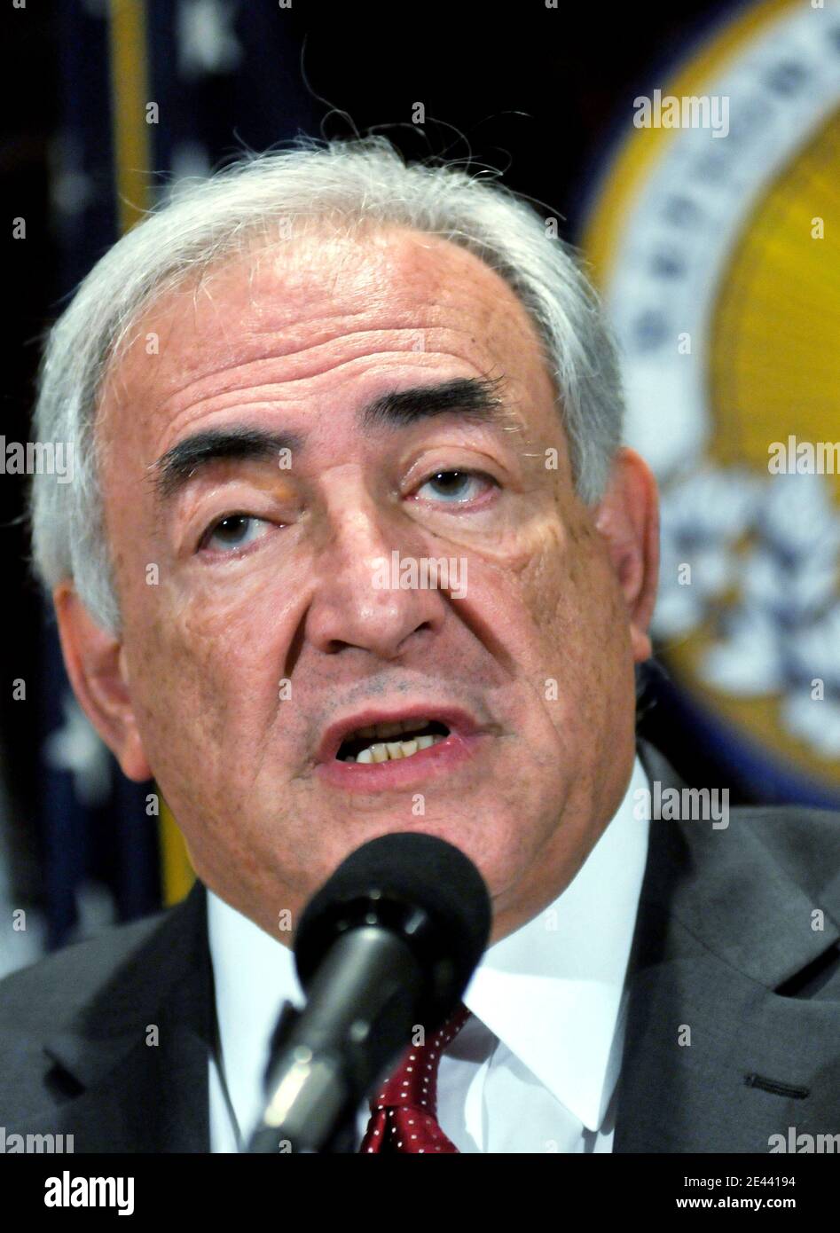 Dominique Strauss-Kahn, Geschäftsführender Direktor des Internationalen Währungsfonds, spricht am 16. April 2009 im National Press Club über die aktuelle Weltwirtschaftsrezession in Washington DC, USA. Foto von Kris Connor/ABACAPRESS.COM Stockfoto