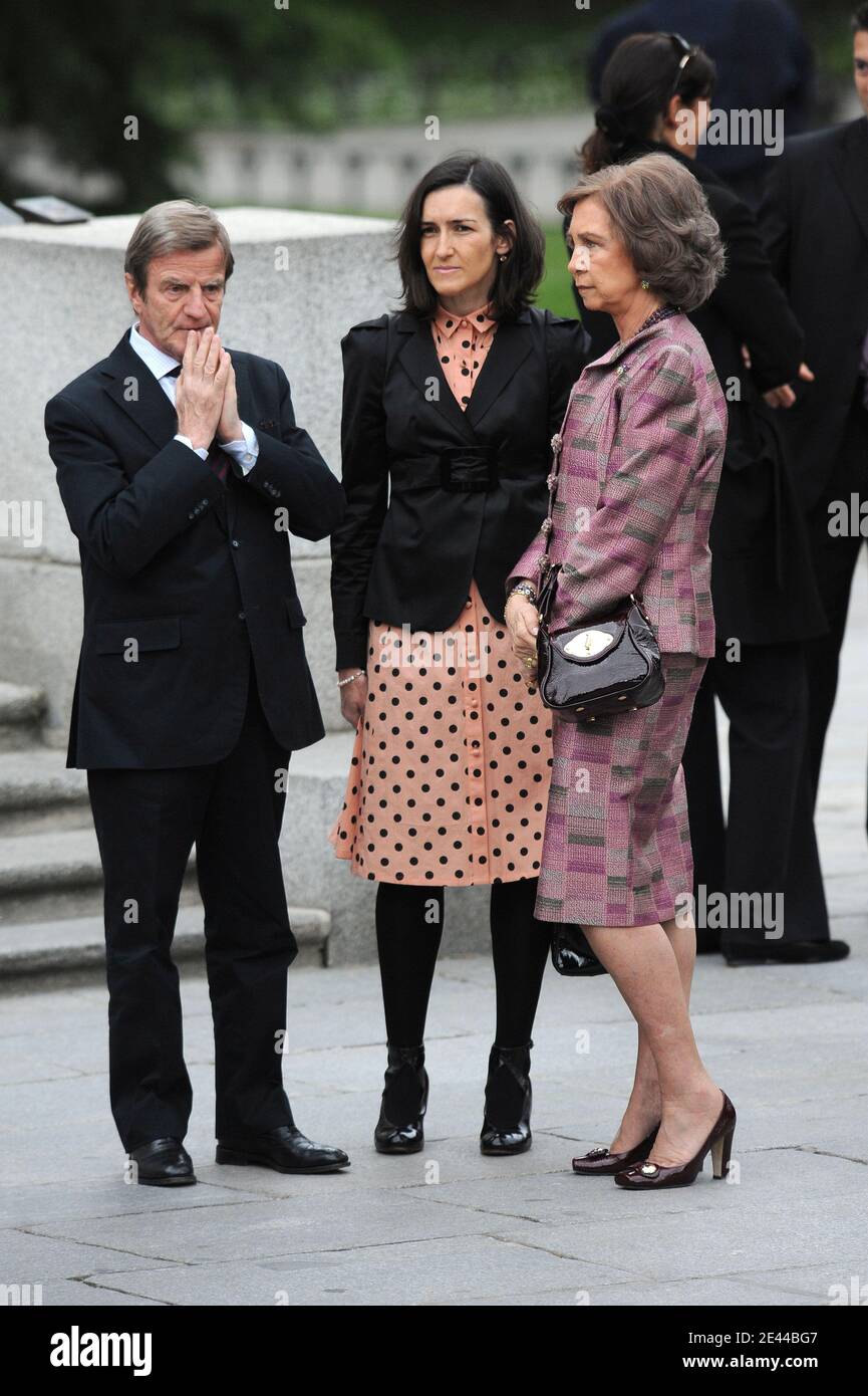Am 27. April 2009 besuchen der französische Außenminister Bernard Kouchner, der spanische Kulturminister Angeles Gonzalez-Sinde und die spanische Königin Sofia das Prado-Museum in Madrid, Spanien. Foto von Thierry Orban/ABACAPRESS.COM Stockfoto
