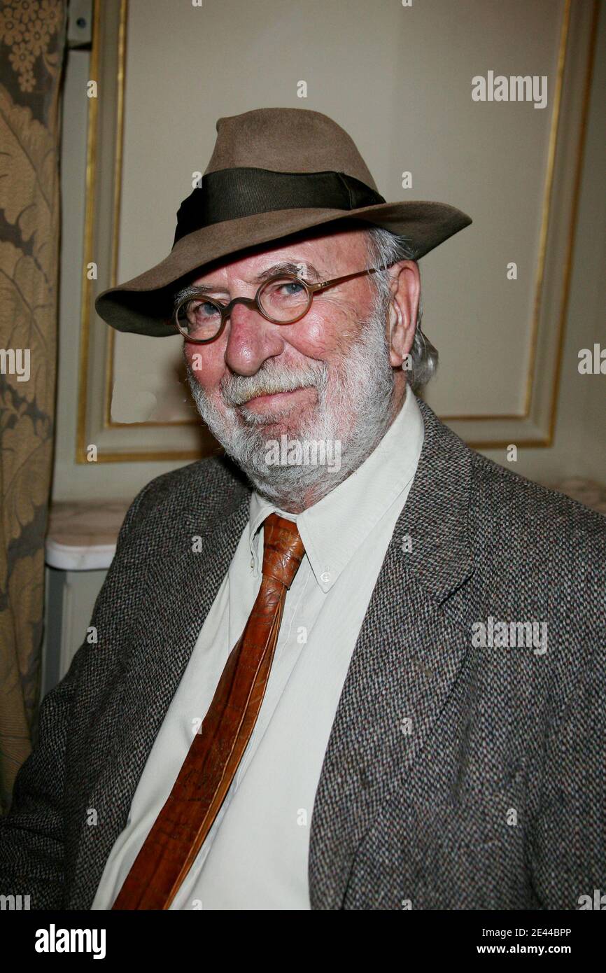 Jean-Pierre Marielle bei der 9. Jährlichen 'Prix Cine Roman Carte Noire' Zeremonie im Hotel Plaza Athenee in Paris, Frankreich am 27. April 2009. Foto von Denis Guignebourg/ABACAPRESS.COM Stockfoto