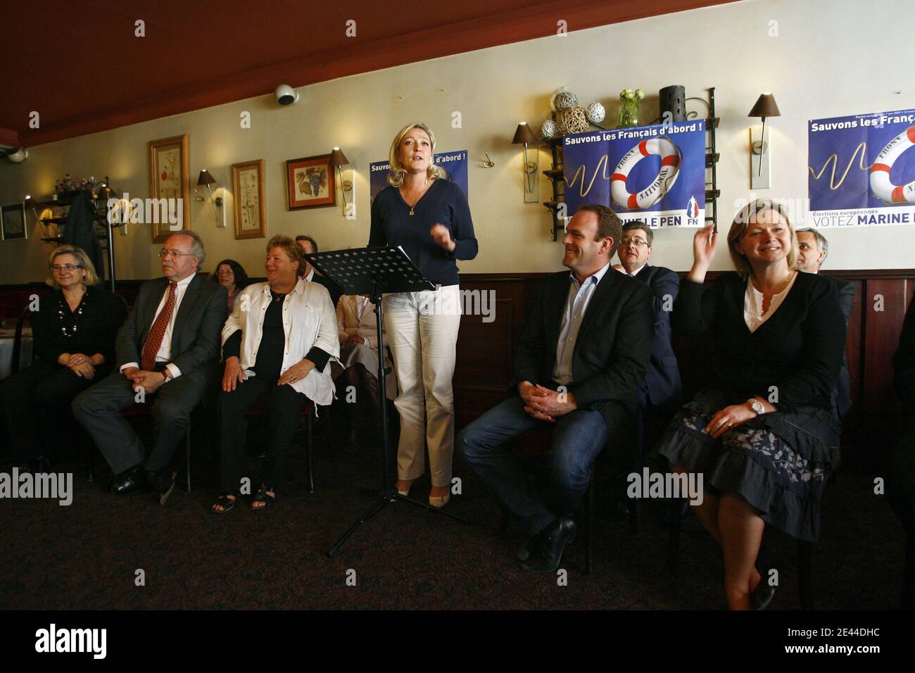 Conference de Presse de Marine Le Pen, Vice-presidente du parti d'extreme droite le Front National (FN) et tete de liste aux Elections europeennes pour le Nord-Ouest a Lille, France le 29 Avril 2009. Foto Mikael Libert/ABACAPRESS.COM Stockfoto