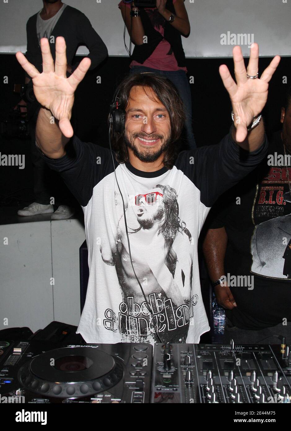 Der französische DJ Bob Sinclar nimmt an der Party für die Veröffentlichung seines neuen Albums 'Born in 69' Teil, das am 10. Mai 2009 im VIP Room in Paris, Frankreich, stattfand. Foto von Marco Vitchi/ABACAPRESS.COM Stockfoto