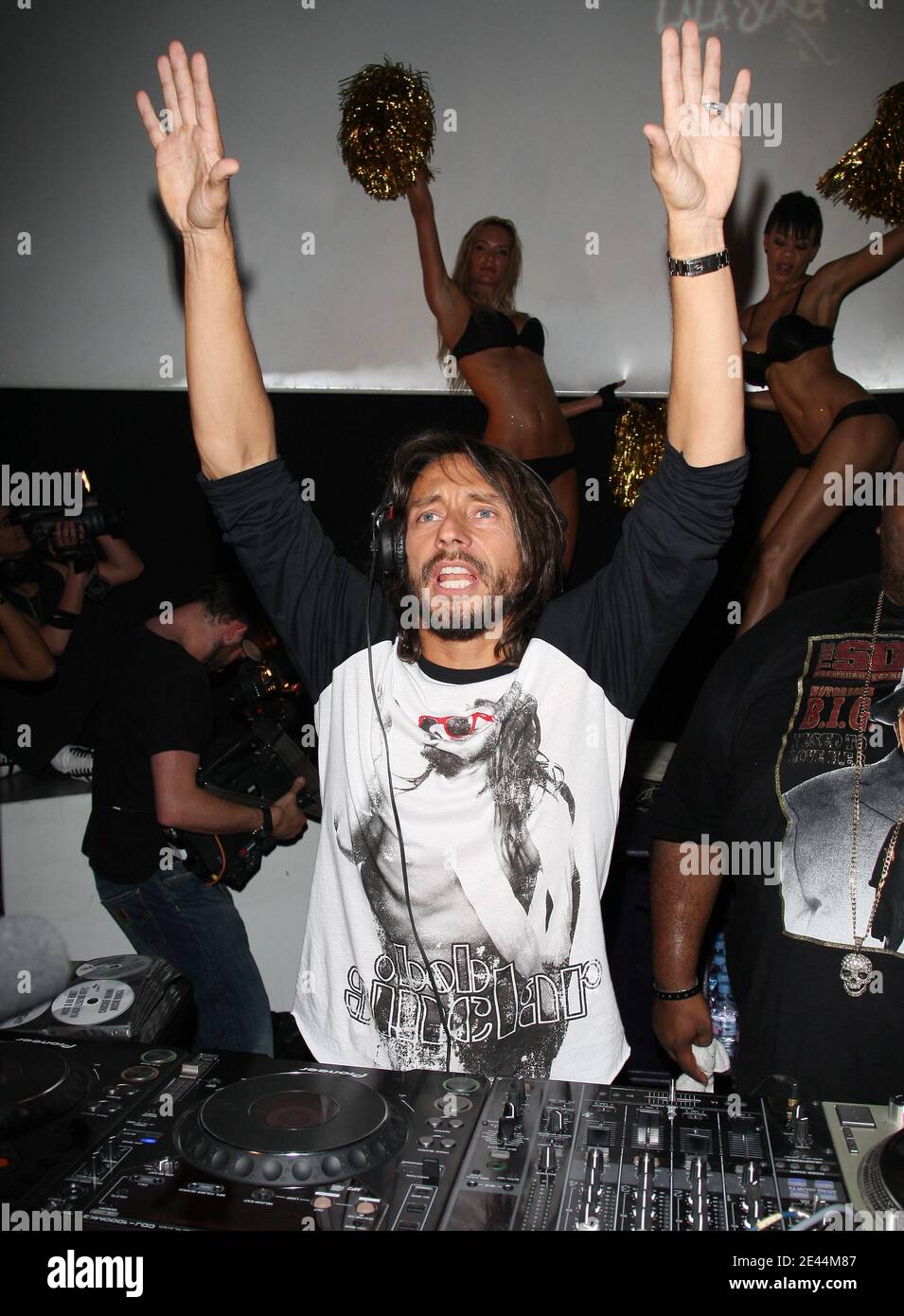 Der französische DJ Bob Sinclar nimmt an der Party für die Veröffentlichung seines neuen Albums 'Born in 69' Teil, das am 10. Mai 2009 im VIP Room in Paris, Frankreich, stattfand. Foto von Marco Vitchi/ABACAPRESS.COM Stockfoto