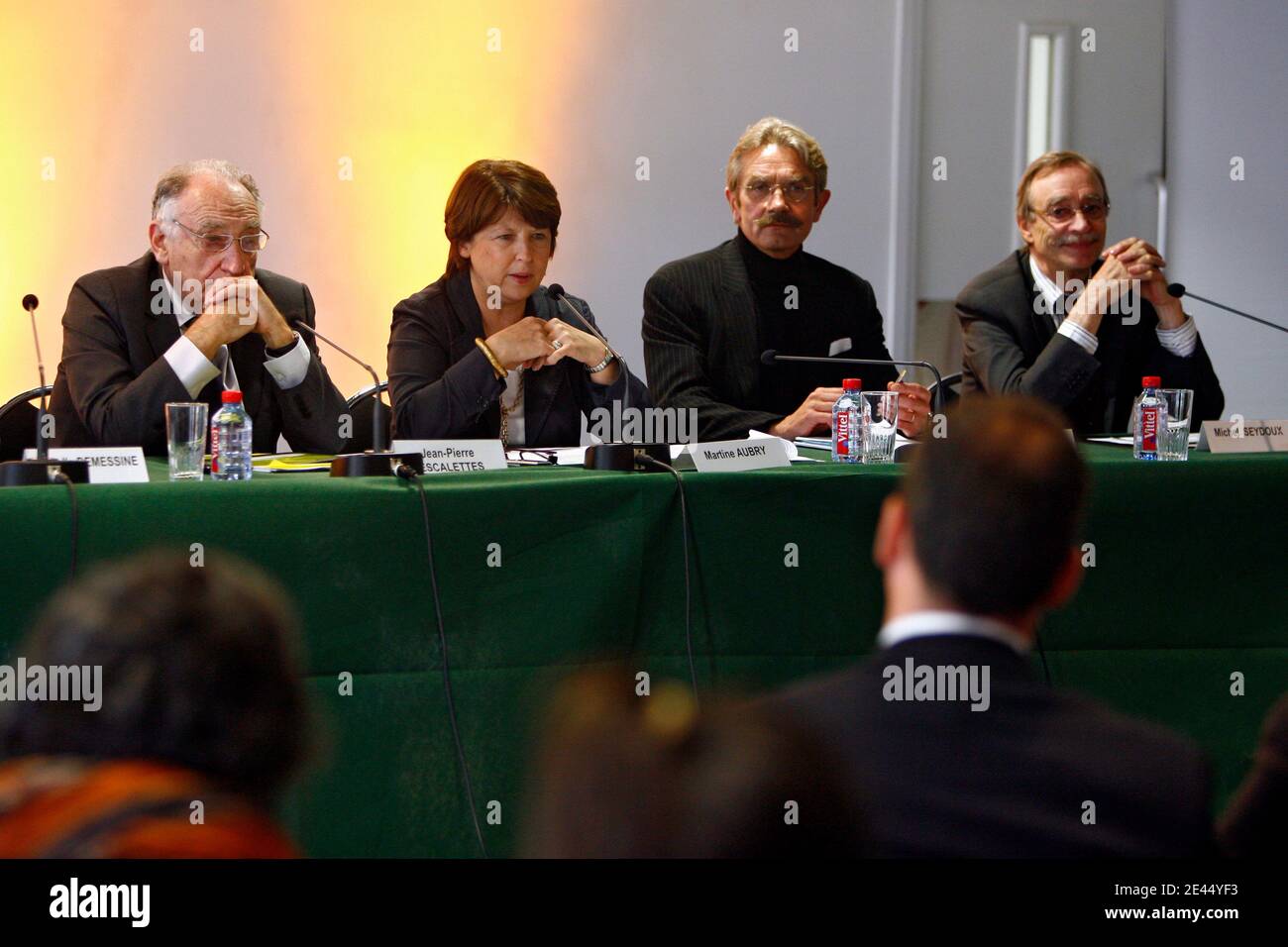 En vue de la presentation du Dossier de la France a l'Organisation de l'Euro 2016 de Football, le President de la Federation Francaise de Football (FFF) Jean-Pierre Escalettes et le President de la Ligue de Football Professionnel (LFP) Frederic Thiriez ON Stockfoto