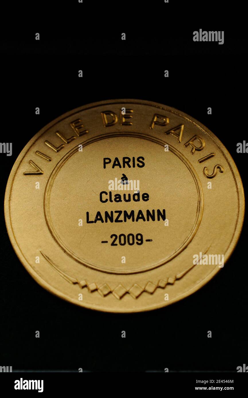 Claude Lanzmann erhielt am 18. Mai 2009 die Medaille "Medaille de La Ville de Paris" des Pariser Bürgermeisters Bertrand Delanoe im Hotel de Ville in Paris, Frankreich. Foto von Medhi Taamallah/ABACAPRESS.COM Stockfoto