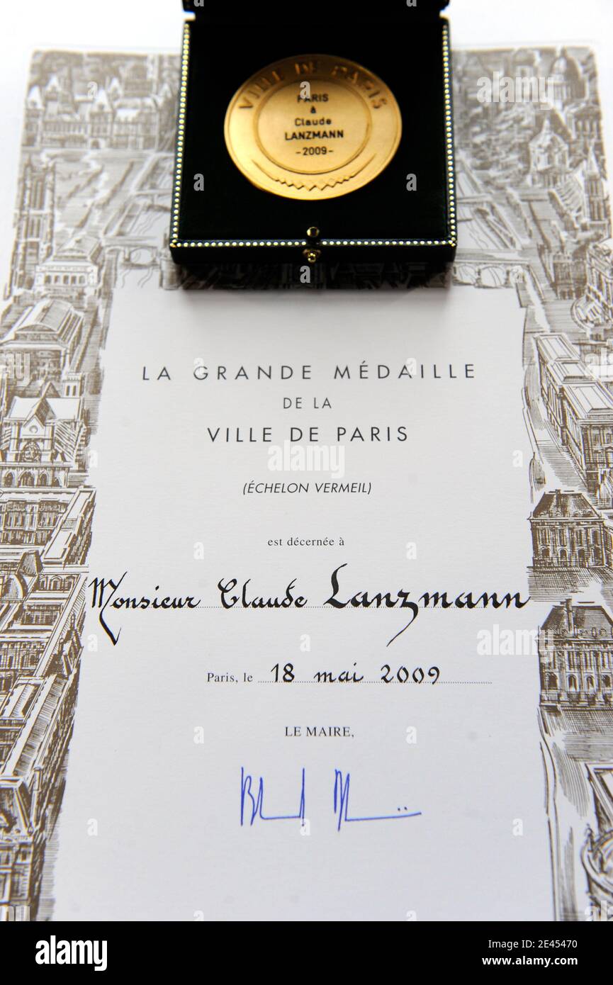 Claude Lanzmann erhielt am 18. Mai 2009 die Medaille "Medaille de La Ville de Paris" des Pariser Bürgermeisters Bertrand Delanoe im Hotel de Ville in Paris, Frankreich. Foto von Medhi Taamallah/ABACAPRESS.COM Stockfoto